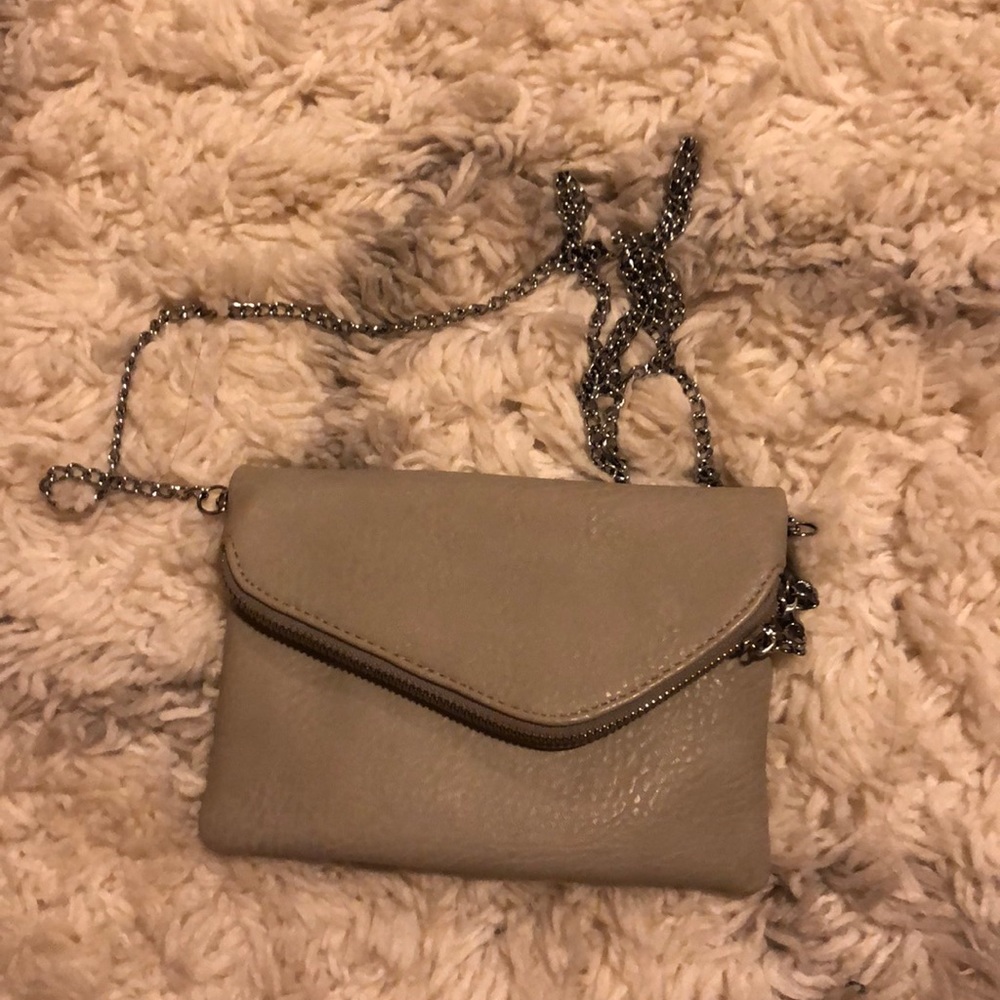 Gray crossbody bag with chain link